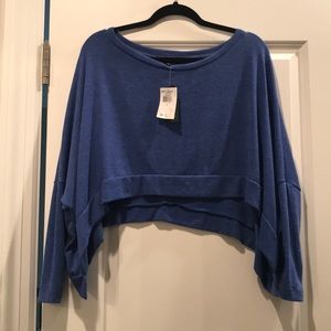 Green envelope 3/4 sleeve crop shirt